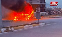 Erzincan’da seyir halindeki araç alev topuna döndü
