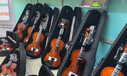 Erzincan’da öğrencilere keman hediyesi