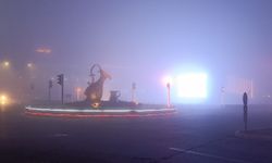 Erzincan’da yoğun sis alarmı! Kent bir anda görünmez oldu