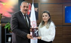 Erzincan'da ödüllü genç yazar öyküsünün basılı hâliyle okurlarla buluştu