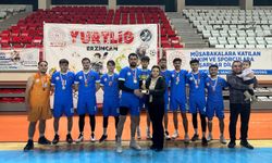 Erzincan'da Yurtlar Arası Voleybol’da Kupa Sevinci