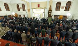Erzincanlılar sabah namazında bir araya geliyor..