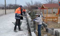 Mevsim kış da olsa Erzincan Belediyesi durmuyor...