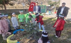 Minik yürekler toprağa hayat veriyor