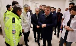 Erzincan'da kaza geçiren polislere Vali Aydoğdu'dan ziyaret