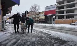 Erzincan Beyaza Büründü: Belediye Ekipleri Mücadele ediyor