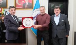 Ersun Yanal ve 24 Erzincanspor’dan Başkan Aksun'a  anlamlı ziyaret