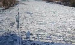 Erzincan'da Karasu Nehri Buz Tuttu (VİDEO)