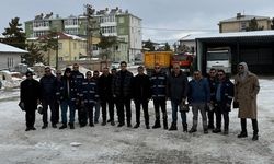 Refahiye’de Belediye ve İtfaiye Personeline Anlamlı Hediye