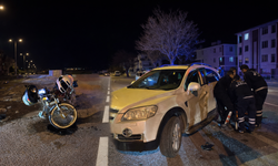 Erzincan’da gece yarısı kaza:Kazazede araçta sıkıştı