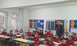 Erzincan'da Muhtar Tekcan’dan geleceğin seçmenlerine anlamlı mesajlar