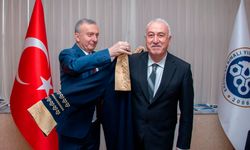 Erzincan'da Genel Sekreter Cihat Hocaya Profesörlük Takdim Edildi...