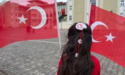 Erzincan’da Okullar Kırmızı-Beyaza Büründü