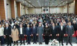 Erzincan’da öğretmenlerden bahar esintisi: Koro gecesi ayakta alkışlandı