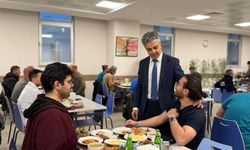Erzincan'ın Başkhekimi, iftarda personeller bir araya geldi