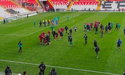 Erzincanspor Karşılaşmasında Saha Karıştı