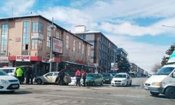 Hastane Kavşağında Kaza: Araçlar Birbirine Girdi