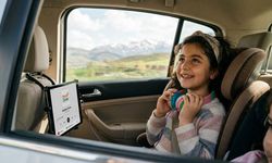 Çocukla Yolculuğu Kolaylaştıran Yöntem: En İyi Podcast Önerileri