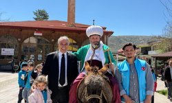 Kemah’ta tarihi meydan çocuk sesleriyle yankılandı