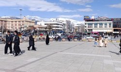 Erzincan’da bahar coşkusu: Soğuk günlerin ardından sokaklar dolup taştı