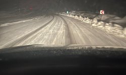 Erzincan'da beyaz fırtına Pöske’yivurdu: Dev geçitte kapanma tehlikesi!