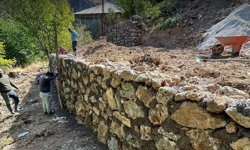 Kemaliye’de tarihi dokuya taş duvar kalkanı..