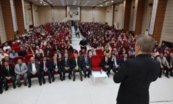 “‘Çocuklar sözünüzü değil hayatınızı izliyor’: Vali Aydoğdu'dan dikkat çeken konuşma”