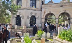 Arife Gününde Hüzün ve Dua Bir Arada: Erzincanlılar Terzibaba’ya Akın Etti!