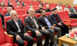 EBYÜ’de “𝐒𝐨𝐬𝐲𝐚𝐥 𝐌𝐞𝐝𝐲𝐚 𝐀𝐡𝐥𝐚̂𝐤ı” Konferans düzenlendi