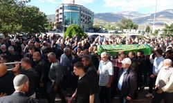 Erzincan'da Bayram Hüznü: Eski Belediye Meclis Üyesi ve Emektar Ebe Dahil 5 Kişi Son Yolculuğuna Uğurlandı