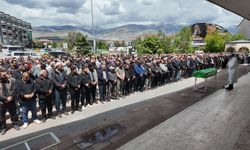 Erzincan'da İş Dünyasını Yasan Boğan Veda! Feridun Akpınar Dualarla Toprağa Verildi