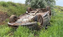 Erzincan’da Otomobil Şarampole Devrildi: 4 Kişi Yaralandı