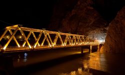 Kemaliye’de Gece Turizmi Başladı: Şırzi Köprüsü Işıl Işıl Oldu!
