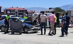 Erzincan’da Zincirleme Kazada Bir Araç Yan Yattı