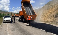Erzincan'ın ilçe yolu yeniden asfaltlanıyor...