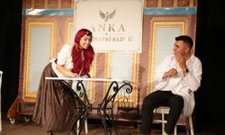 Erzincan’da Tiyatro Anka “Paldır Güldür” ile İzleyenleri Kahkahaya Boğdu!