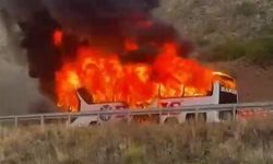 Erzincan'da Seyir Halindeki Yolcu Otobüsü Alev Alev Yandı! İtfaiye Zamana Karşı Yarıştı