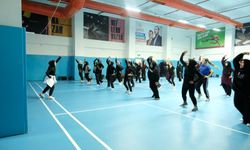 Demirkent Bünyami Sudaş Spor Salonu Yazın da Dolup Taşıyor