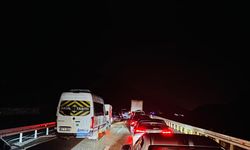 Erzincan-Refahiye Yolunda Heyelan Alarmı! Araçlar Yolda Mahsur Kaldı