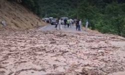 Erzincan Yolunda Heyelan Alarmı! Uzun Araç Kuyrukları Oluştu