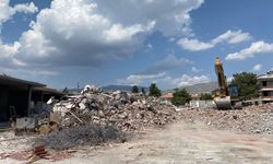 Erzincan’da Risk Taşıyan Kamu Binaları Yıkılıyor