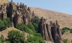 Erzincan Sınırındaki Bu Vadiyi Gören Dönüp Bir Daha Bakıyor!