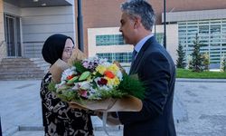Çiçeklerle Karşılandı, İlk Mesajını Verdi!