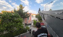 Çatıya Çıktı, Aşağı İnemedi! Erzincan İtfaiyesi Yardımına Koştu