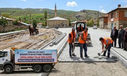 Refahiye'nin 5 Köyünde Çamurlu Yollar Yenileniyor: Kilit Parke ve Bordür Çalışmaları Başladı