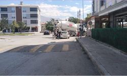Erzincan'da Beton Mikseri ile Otomobil Çarpıştı