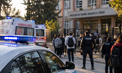 Manisa'da Lise Önünde Silahlı Saldırı! Yaralanan Öğrenciler Var