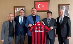 Erzincanspor Yönetiminden Eminoğlu’na Forma Takdimi