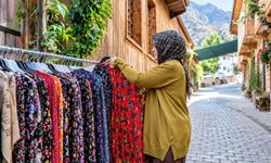 Erzincanlı Kadın Girişimci Yöresel Eserleri Turistlerle Buluşturuyor
