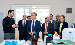 Erzincan'da Bilimsel Araştırma Altyapısı Masada: Rektör Kuyrukluyıldız Laboratuvarı İnceledi